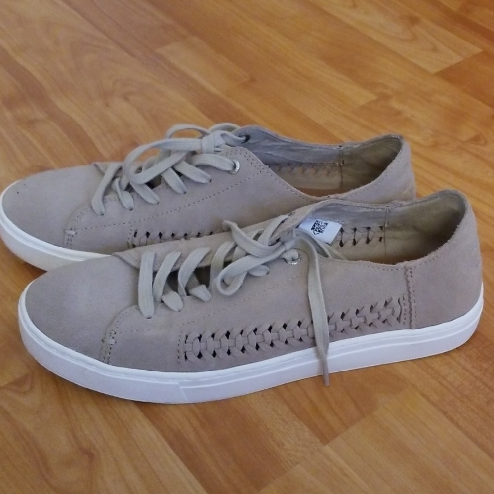 Toms sneakers